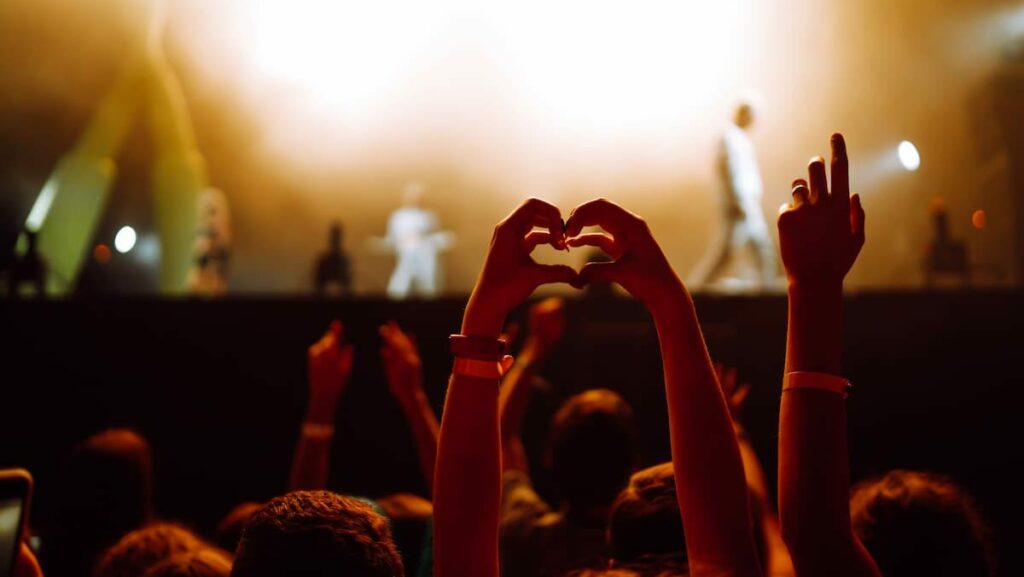 CONCERTI E TEATRI (1) Regalati un weekend di cultura, relax a prezzi scontati 3